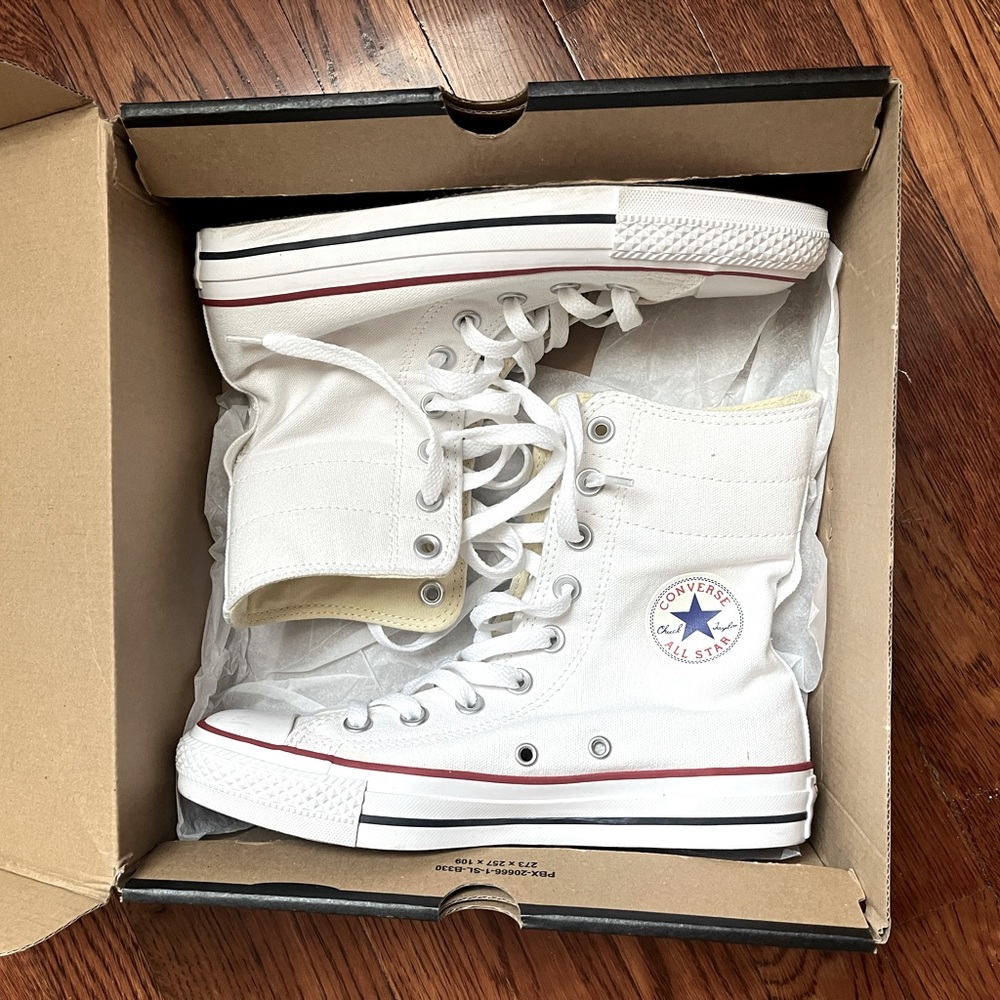 CONVERSE ALL STAR ⭐️ NEW WITH BOX 💖